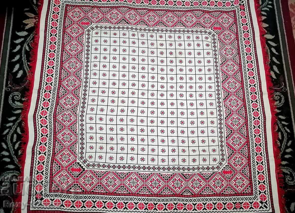 Față de masă tradițională cusută manual model vechi