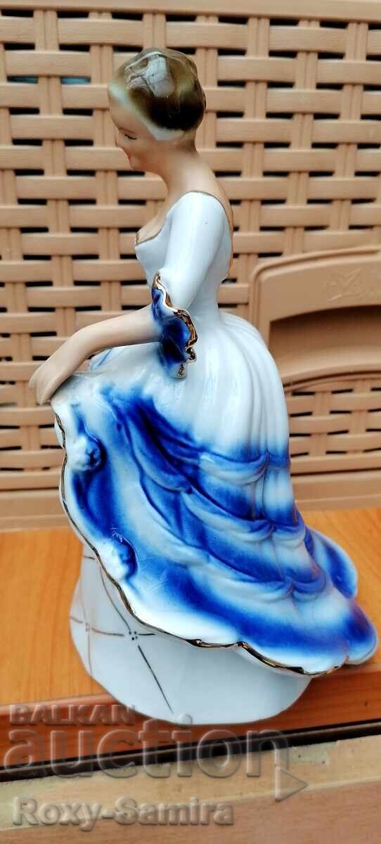 Порцеланова статуетка с печат Regal с цена 293.37 лв. | € 150.00