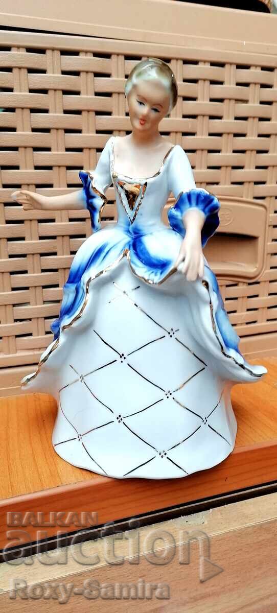 Порцеланова статуетка с печат Regal