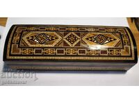 Стара дървена кутия с интарзия ,! Здрава запазена !