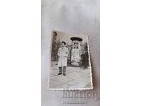 Photo Sofia Man in front of a column for posters