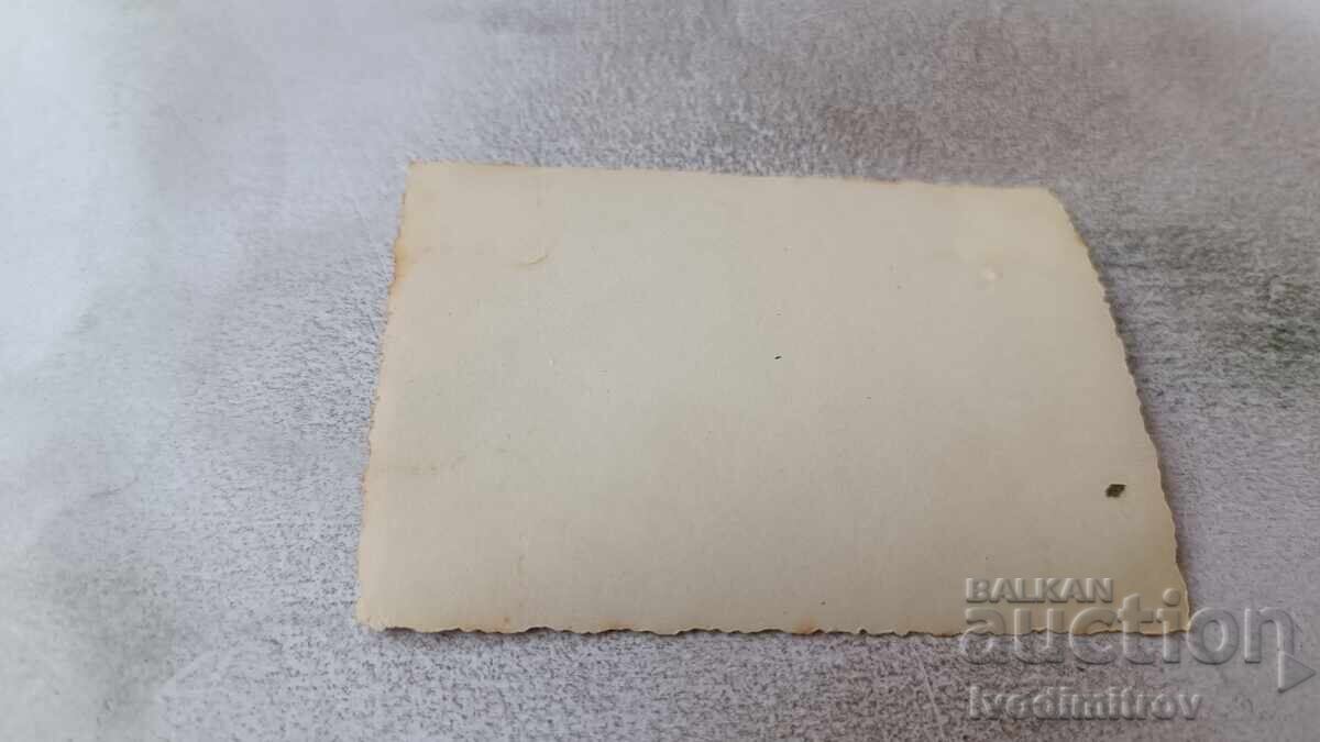 Φωτογραφία Άνδρας και γυναίκα σε τραπεζαρία με ρετρό ραδιόφωνο με τιμή 1.85 BGN | € 0.95