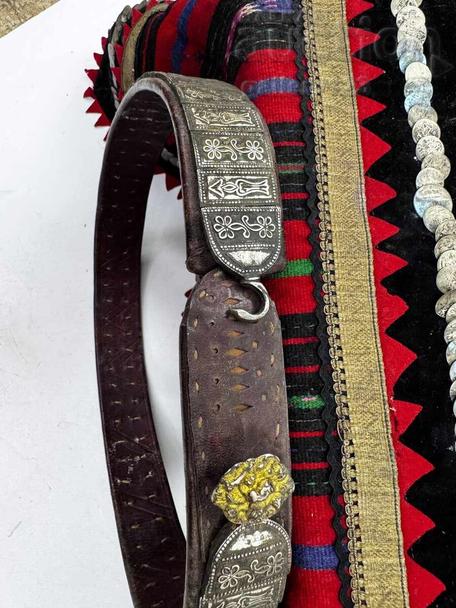 Revival belt silver cut leather perfect 93/4 cm with price 450.00 BGN | € 230.08 Revival belt silver cut leather perfect 93/4 cm with price 450.00 BGN | € 230.08