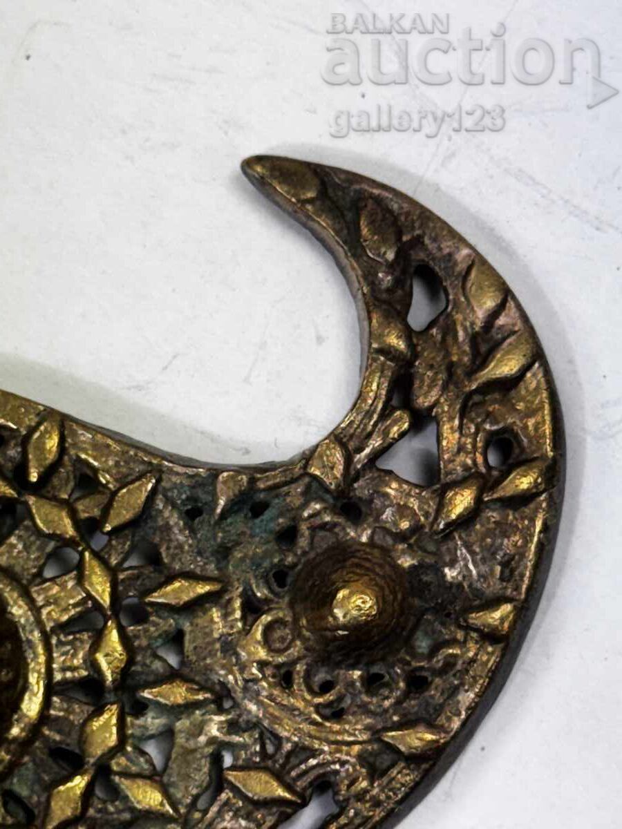 Delivery of Revival-era buckle, single piece Delivery of Revival-era buckle, single piece