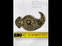 Revival-era buckle, single piece