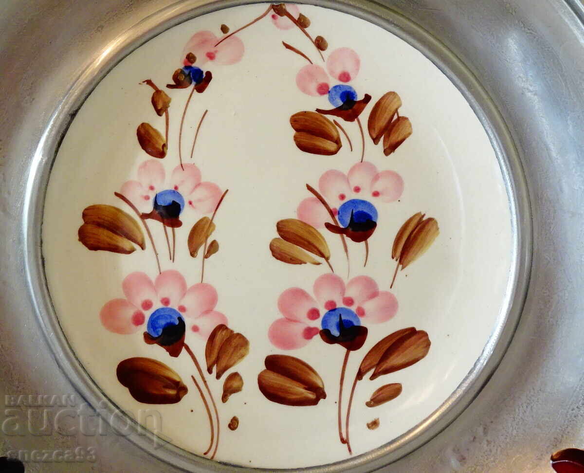 Ζωγραφισμένο πορσελάνινο πιάτο με κασσιτέρινη κορνίζα, πάνελ με τιμή 24.00 BGN | € 12.27