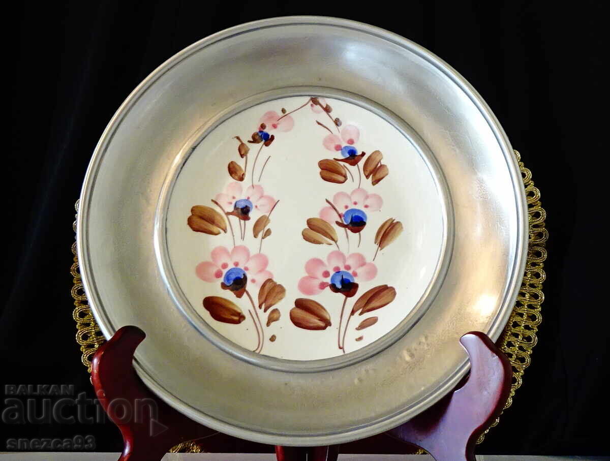 Παράδοση Ζωγραφισμένο πορσελάνινο πιάτο με κασσιτέρινη κορνίζα, πάνελ