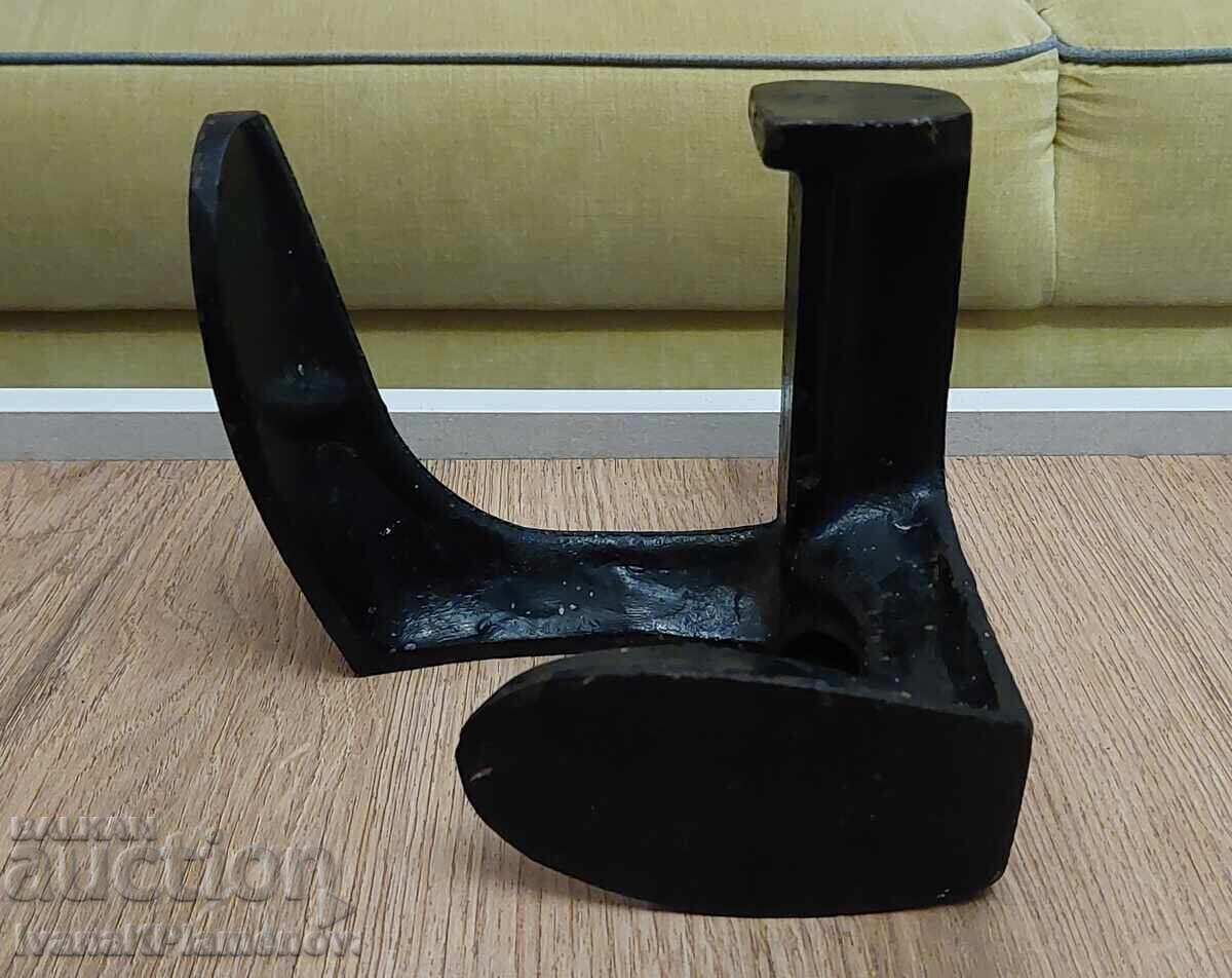 Auction  Cobbler's Anvil for Connoisseurs