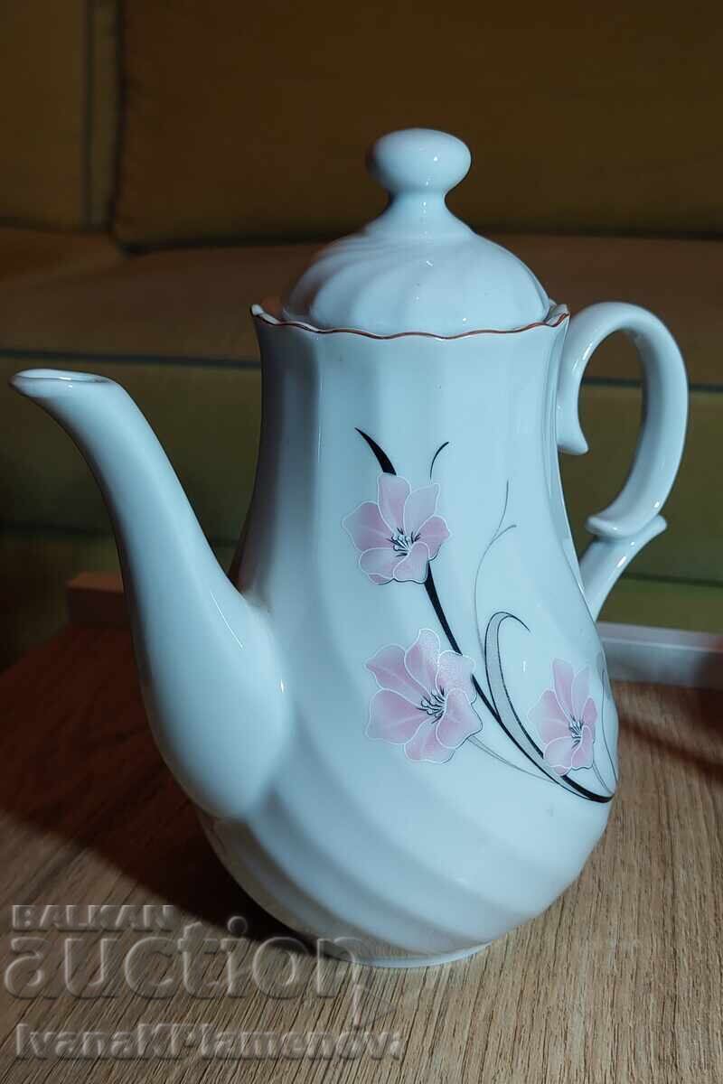 Аукцион Порцелан България две кани за ценители