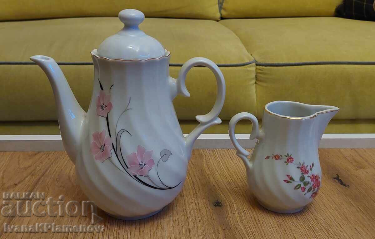 Porțelan Bulgaria două carafe pentru cunoscători Porțelan Bulgaria două carafe pentru cunoscători