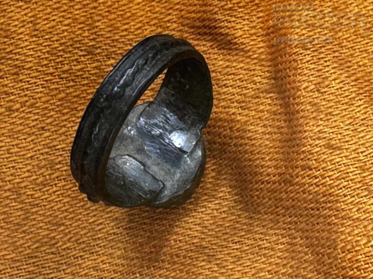 Auction Renaissance ring Auction Renaissance ring