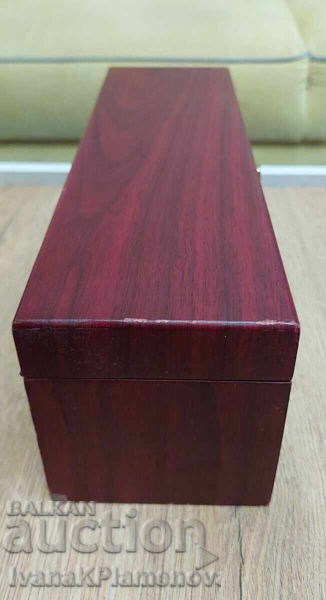 Cutie din lemn pentru vin pentru cunoscători cu preț 16.00 BGN | € 8.18