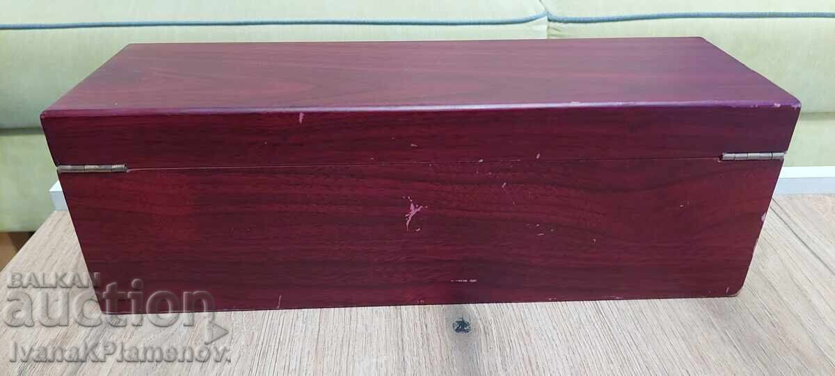 Livrarea Cutie din lemn pentru vin pentru cunoscători