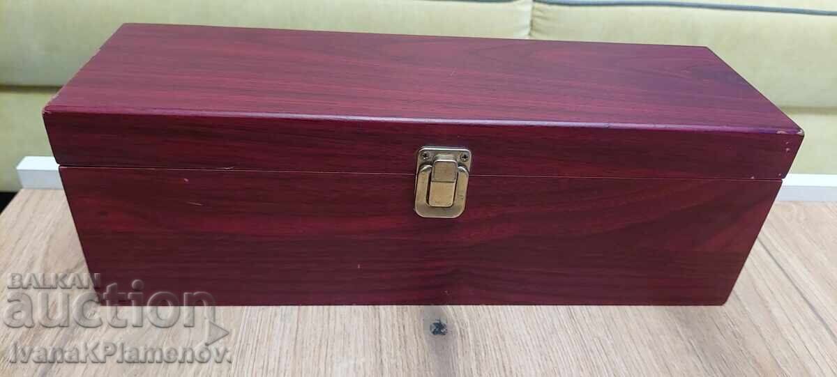 Cutie din lemn pentru vin pentru cunoscători