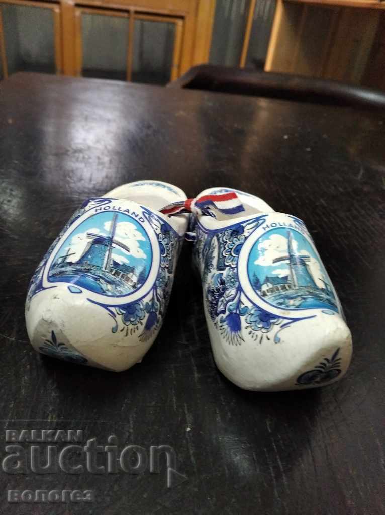 Auction  Porcelain clogs - Holland