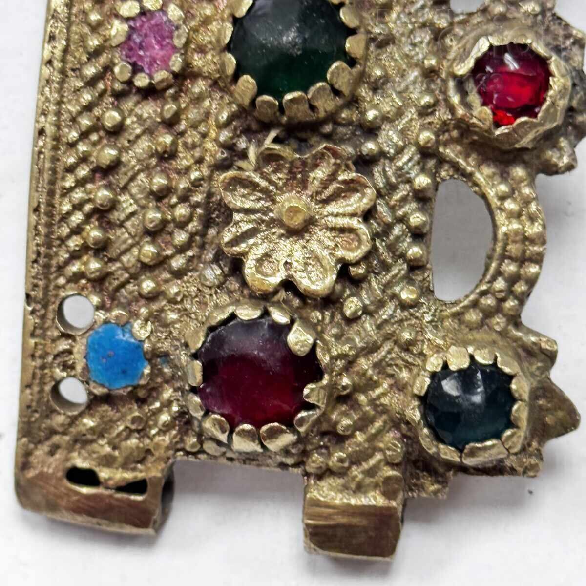 Доставка на Възрожденски детайл от Габровски сукай Доставка на Възрожденски детайл от Габровски сукай