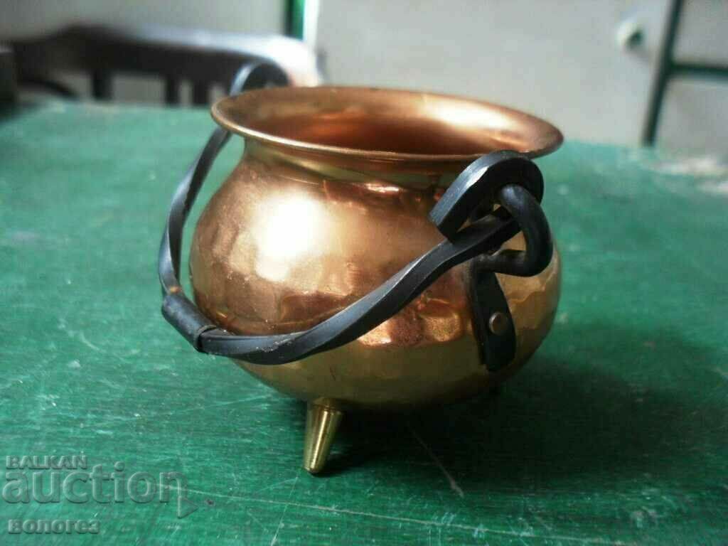 Cazan decorativ din cupru - Germania cu preț 15.00 BGN | € 7.67