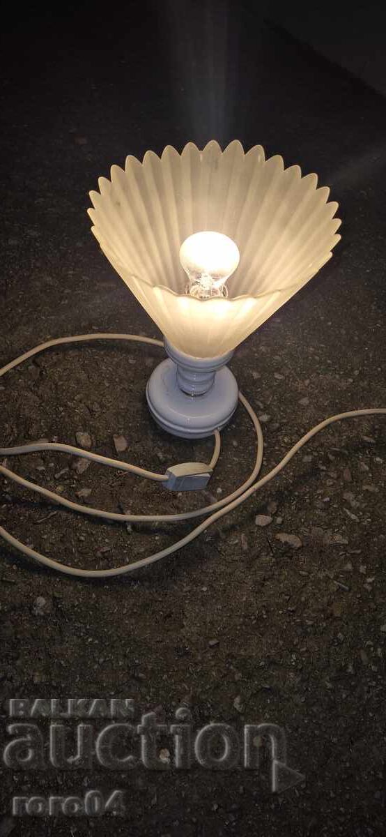 ΟΜΟΡΦΟ ΠΑΛΙΟ ΠΟΡΣΕΛΑΝΙΝΟ ΝΥΧΤΕΡΙΝΟ ΦΩΤΙΣΤΙΚΟ με τιμή 75.00 BGN | € 38.35