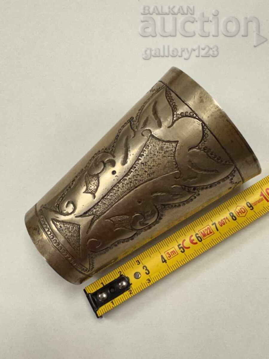 Ceașcă renascentistă de argint, tăiată și forjată