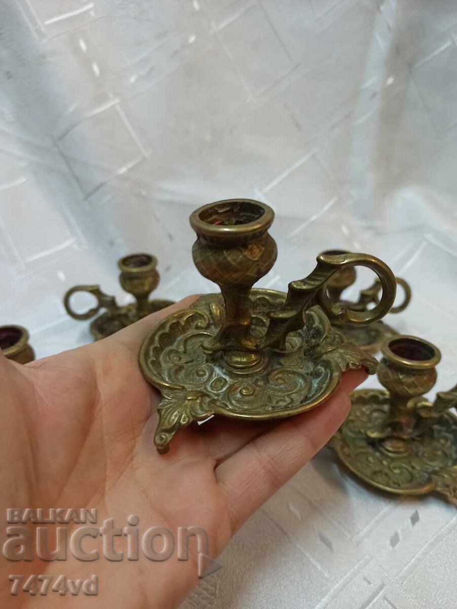 Set of 5 bronze candlesticks with ornaments and handles - 5