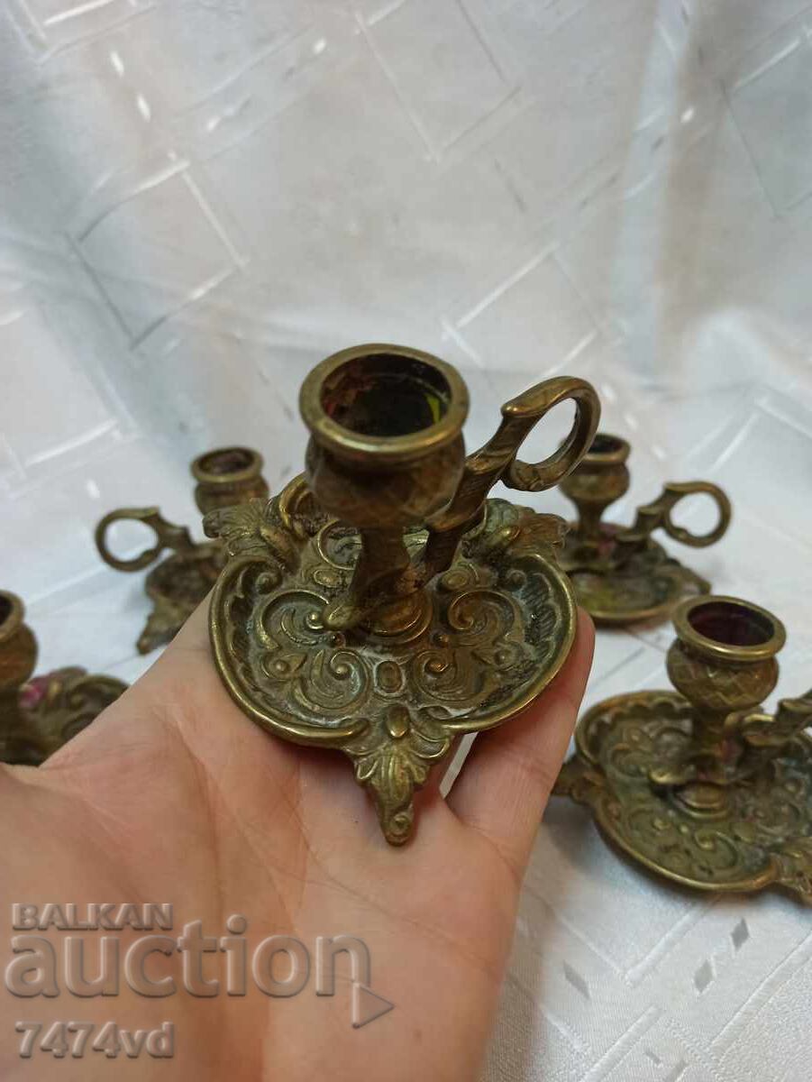 Set of 5 bronze candlesticks with ornaments and handles - 6