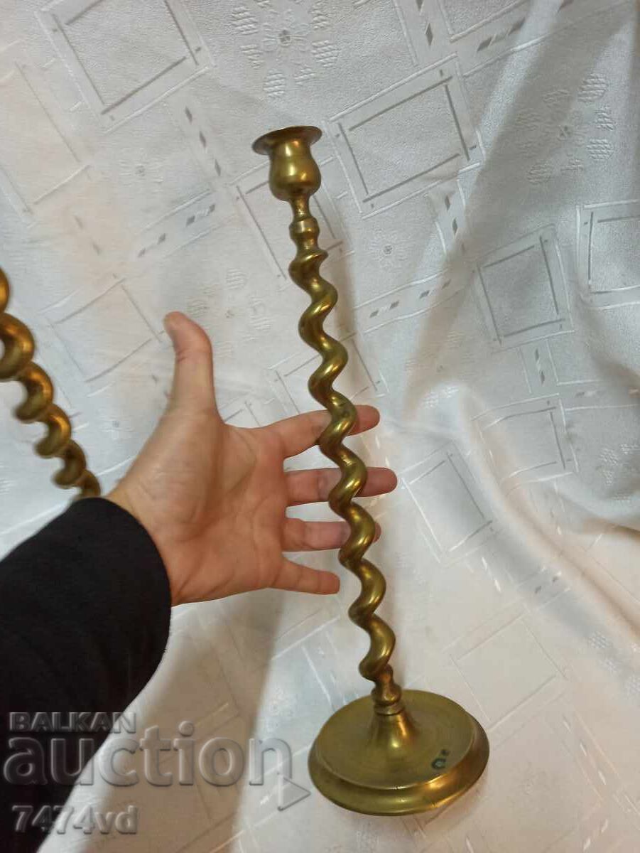 2 SFEȘNICE BRONZ NESTANDARDE INTERESANTE cu preț 100.00 BGN | € 51.13