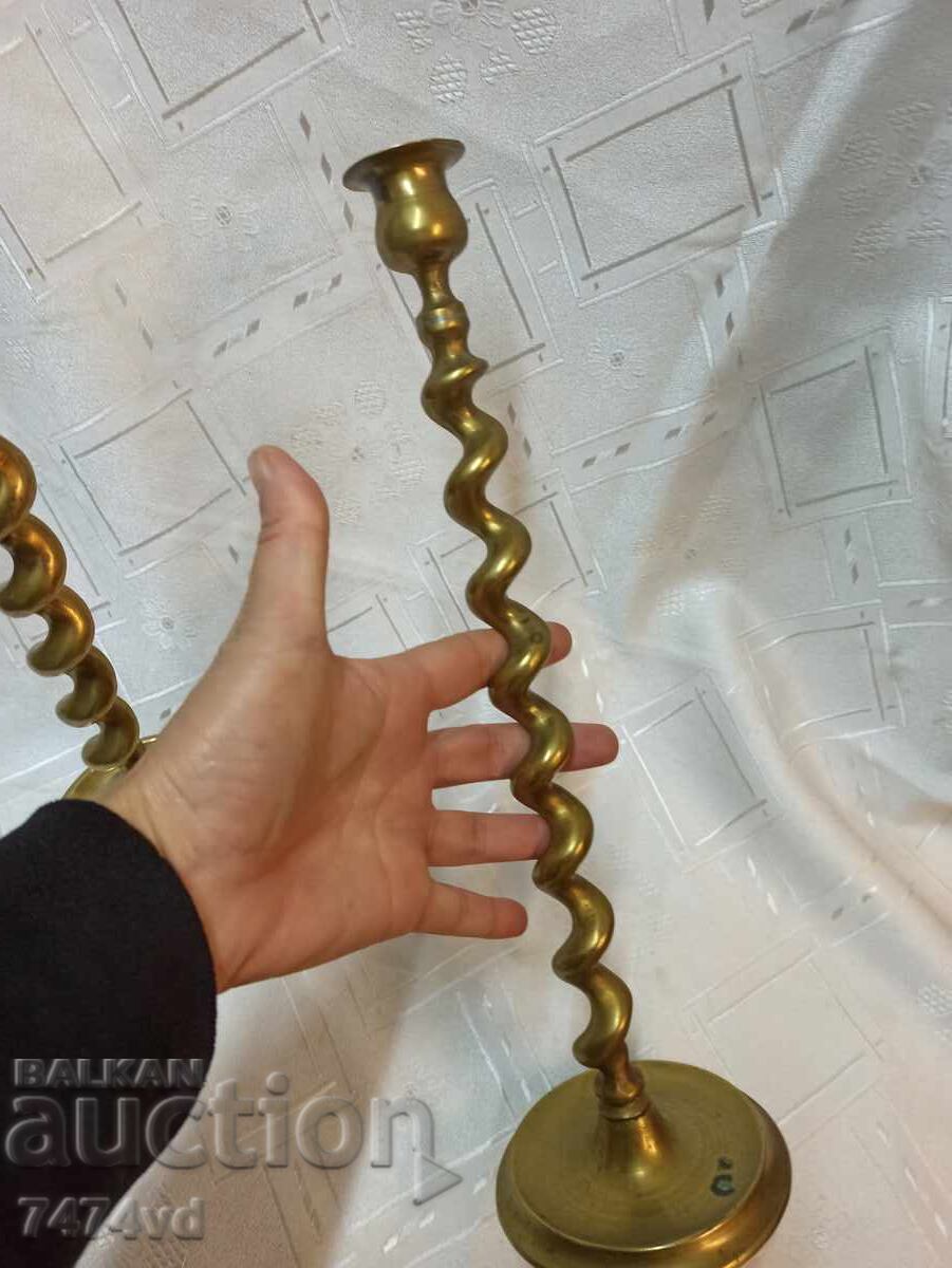 Licitație 2 SFEȘNICE BRONZ NESTANDARDE INTERESANTE