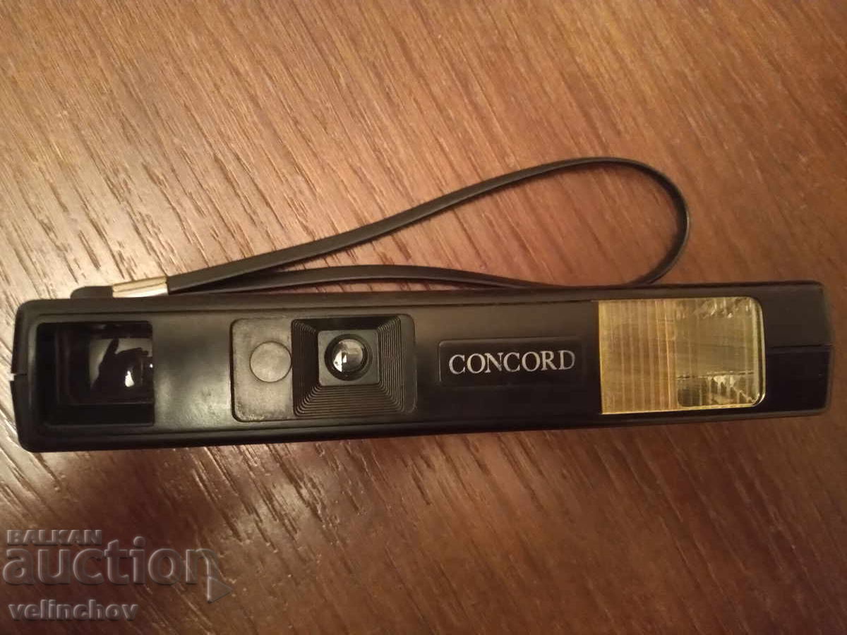 Автоматичен фотоапарат със светкавица "CONCORD 110 EF"