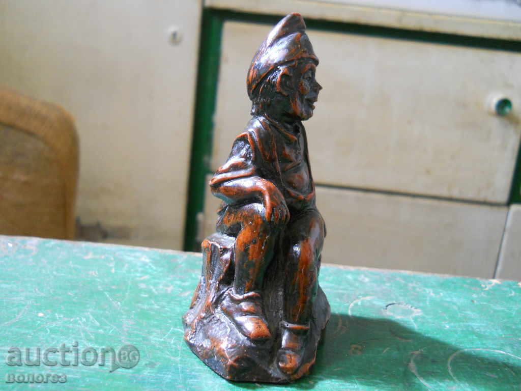 Figurină din lemn - gnom cu preț 10.00 BGN | € 5.11 Figurină din lemn - gnom cu preț 10.00 BGN | € 5.11