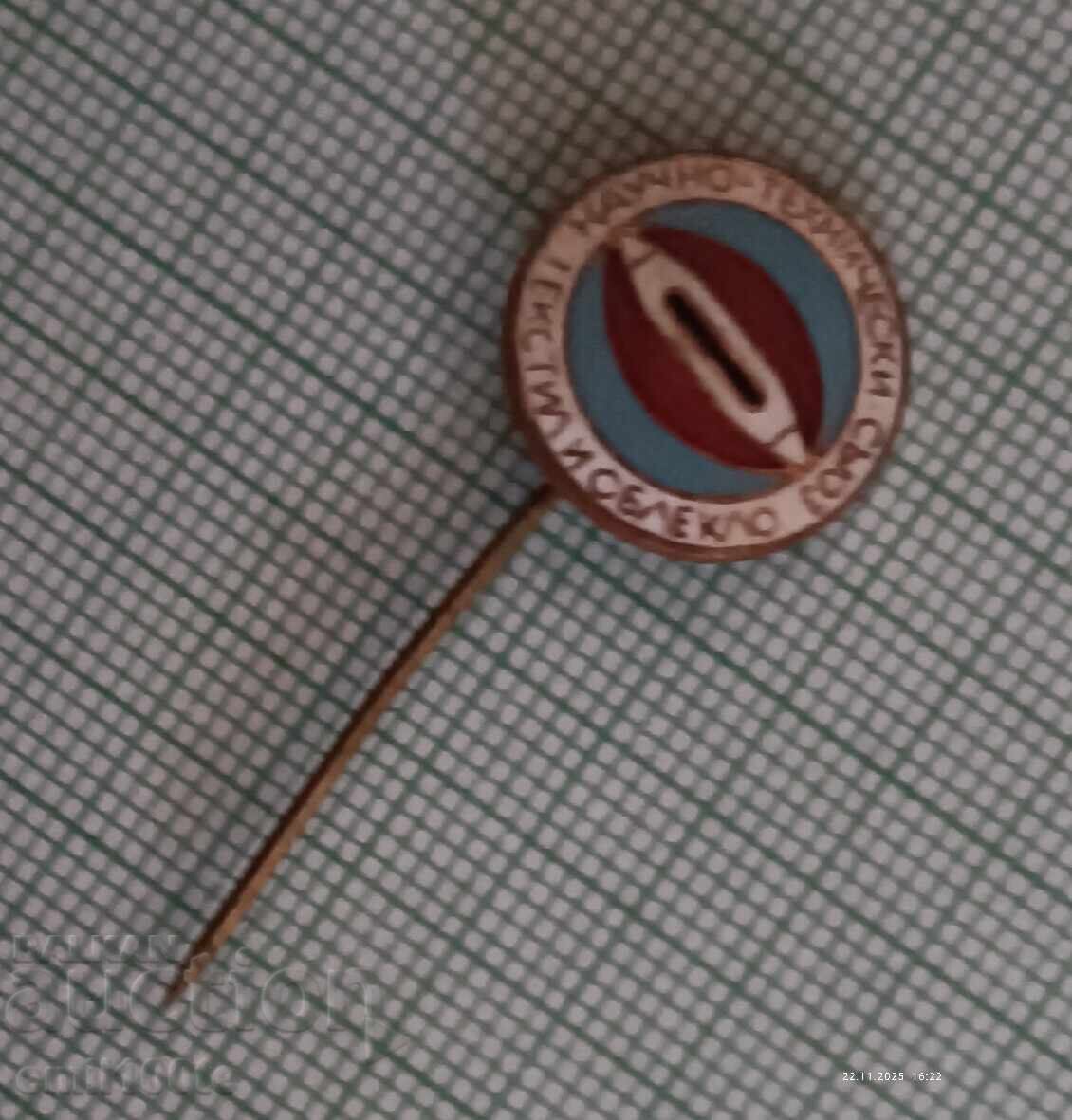 Delivery of Badge - Scientific and Technical Union Textile and Clothing Delivery of Badge - Scientific and Technical Union Textile and Clothing