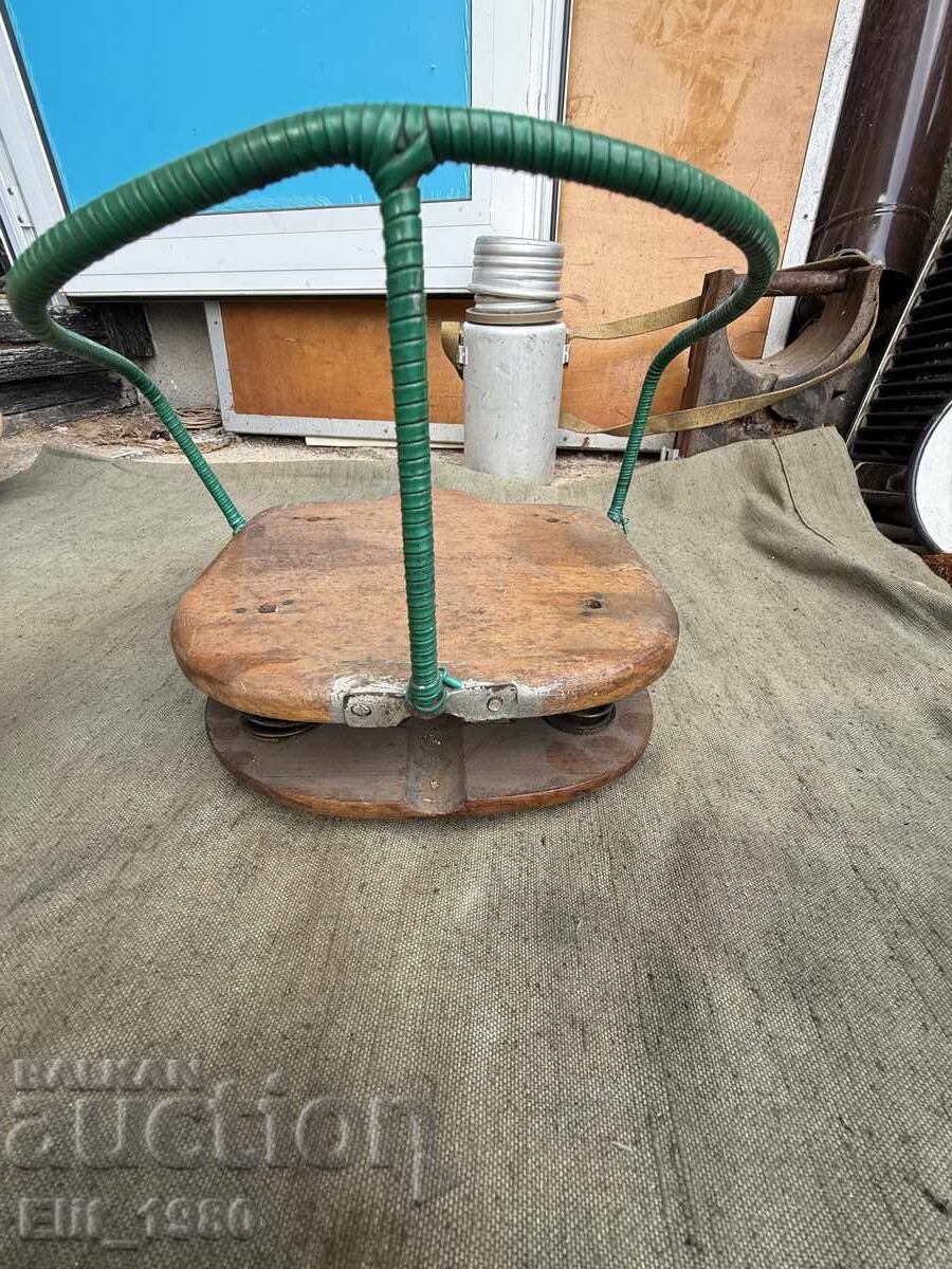 Licitație Scaun vechi de copil pentru bicicletă Licitație Scaun vechi de copil pentru bicicletă