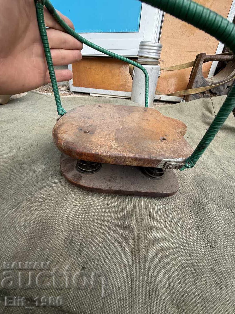 Livrarea Scaun vechi de copil pentru bicicletă Livrarea Scaun vechi de copil pentru bicicletă