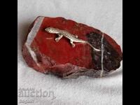 Mica plastică, salamandră, jasp