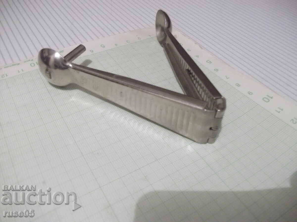 Παράδοση Εργαλείο μετάλλου για αφαίρεση κουκουτσιών από κεράσια κ.λπ