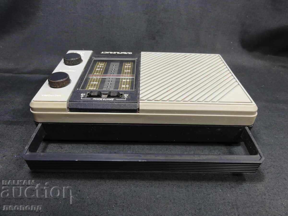 BZTs STAR RETRO SOCIALIST USSR TRANSISTOR RADIO ALPINIST 321 - 5 BZTs STAR RETRO SOCIALIST USSR TRANSISTOR RADIO ALPINIST 321 - 5