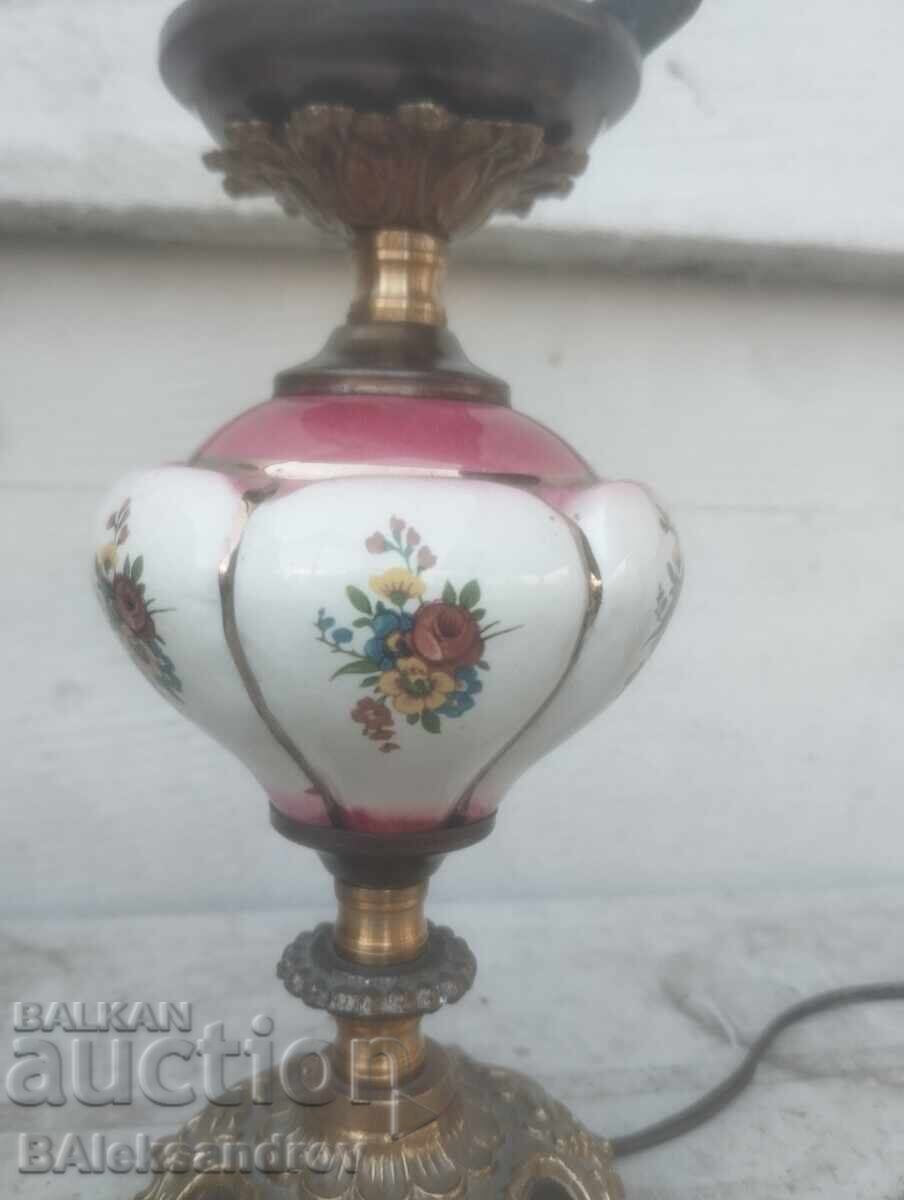 Красива нощна лампа месинг и порцелан с цена € 22.00 | 43.03 лв.