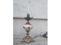 Όμορφο νυχτερινό φωτιστικό από ορείχαλκο και πορσελάνη