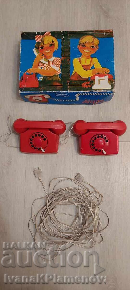 Telefoane jucărie pentru copii din perioada socialistă pentru colecționari