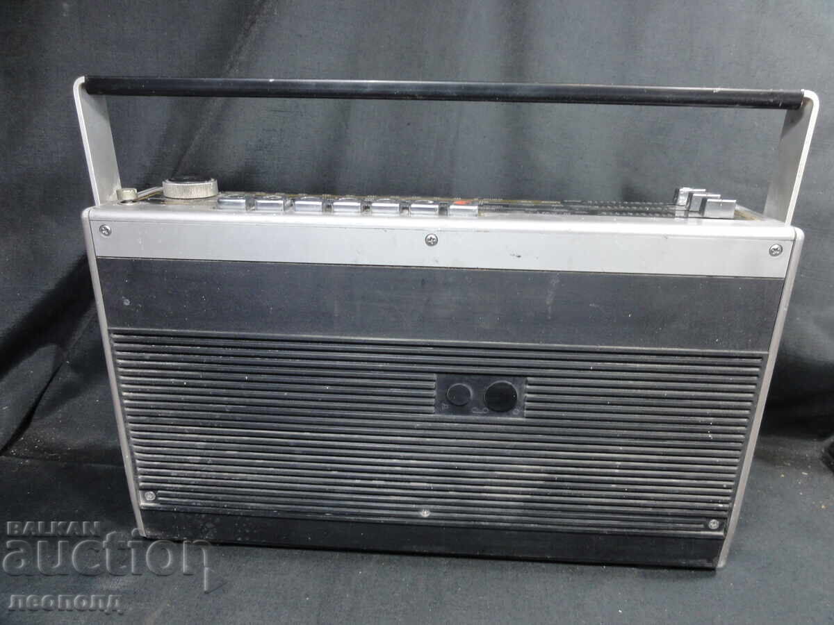 Delivery of BZC STAR RETRO TRANSISTOR RADIO TELEFUNKEN BAJAZZO UNIVERSAL