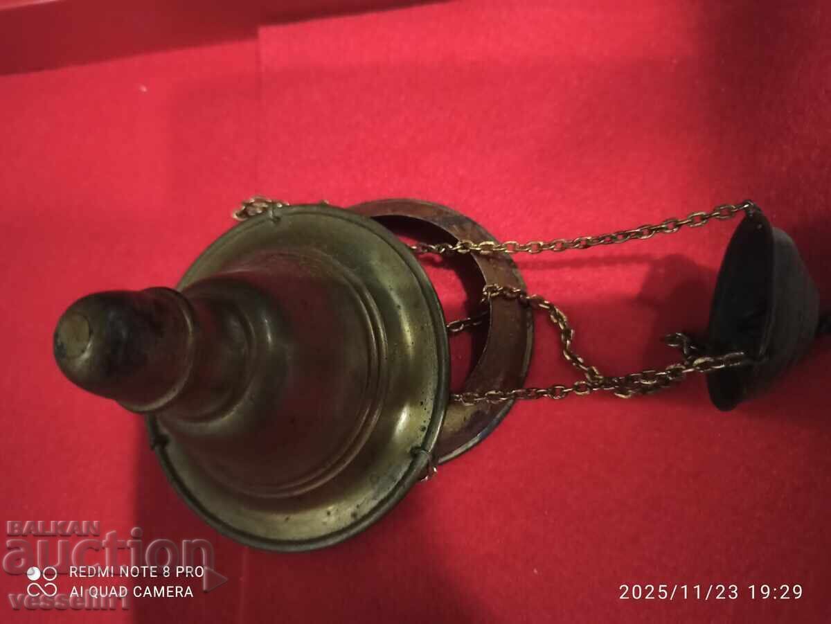 Livrarea Vechi candelă din bronz Livrarea Vechi candelă din bronz