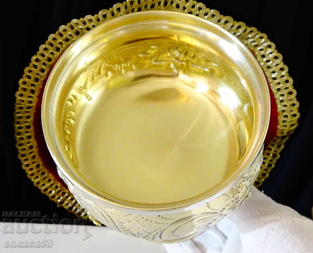 Приказен викториански бронзов бокал за вино 600 мл. с цена 149.00 лв. | € 76.18