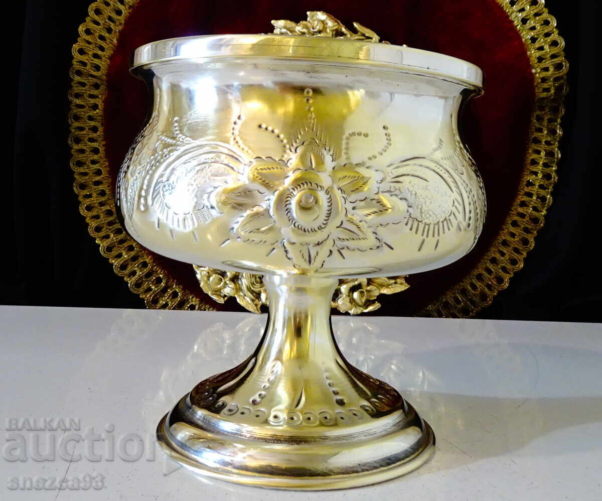 Приказен викториански бронзов бокал за вино 600 мл.