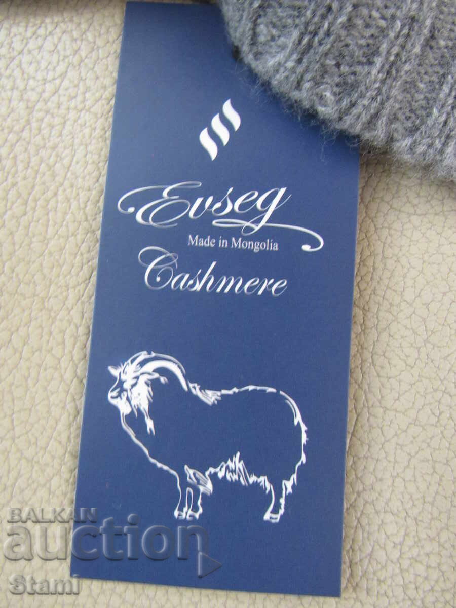 Auction  Women's/Men's Knitted Hat, 100% Cashmere, Mongolia