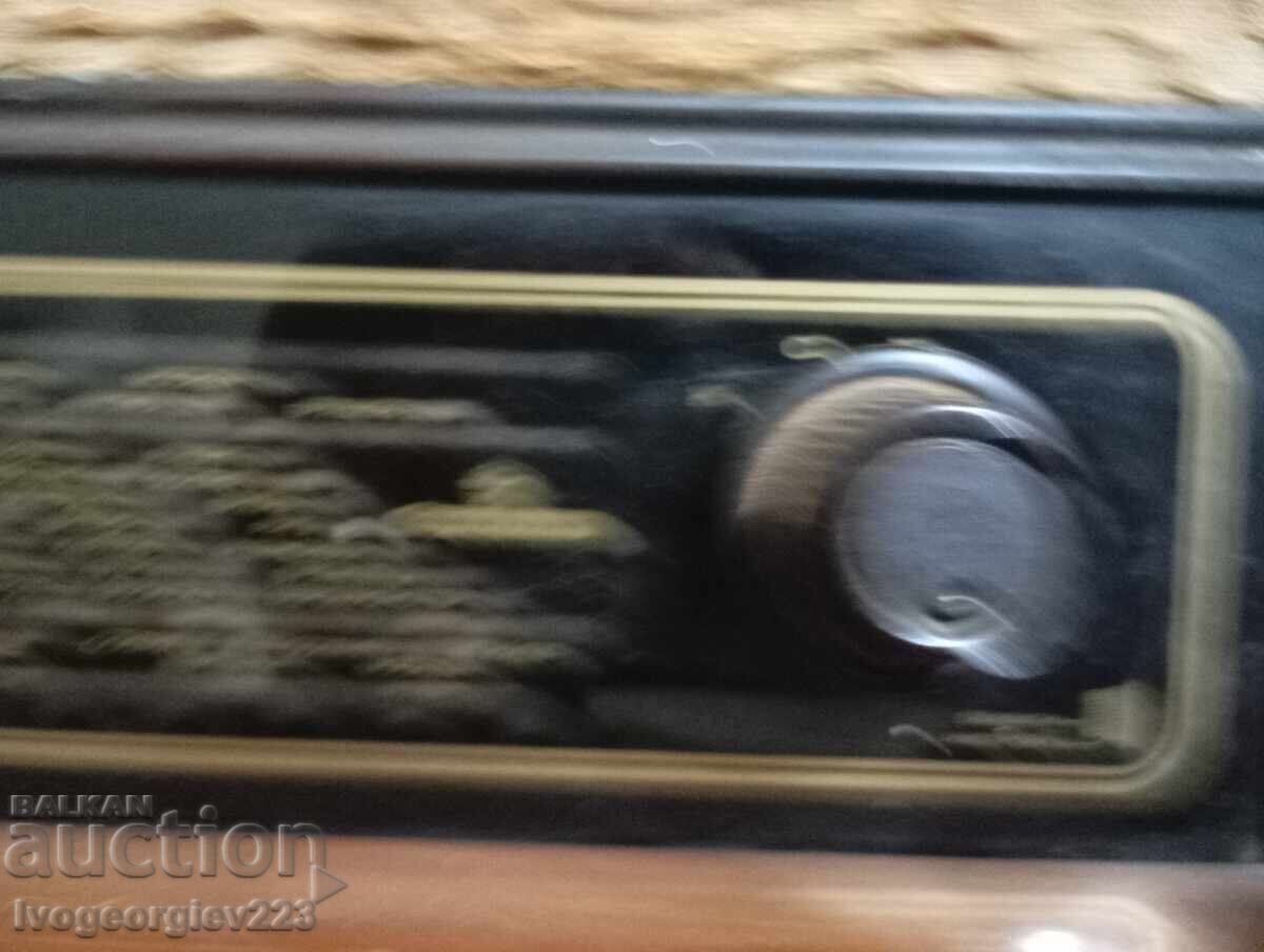 Старо радио с цена 28.00 лв. | € 14.32