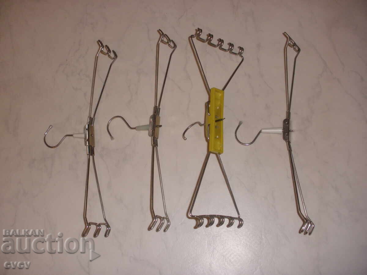 Δημοπρασία Ρετρό Κρεμάστρες για ρούχα - 3τμχ - 36εκ και 33εκ - Β.Ζ.Χ Δημοπρασία Ρετρό Κρεμάστρες για ρούχα - 3τμχ - 36εκ και 33εκ - Β.Ζ.Χ