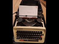 Mașină de scris Chevron cu font bulgăresc, bicolora