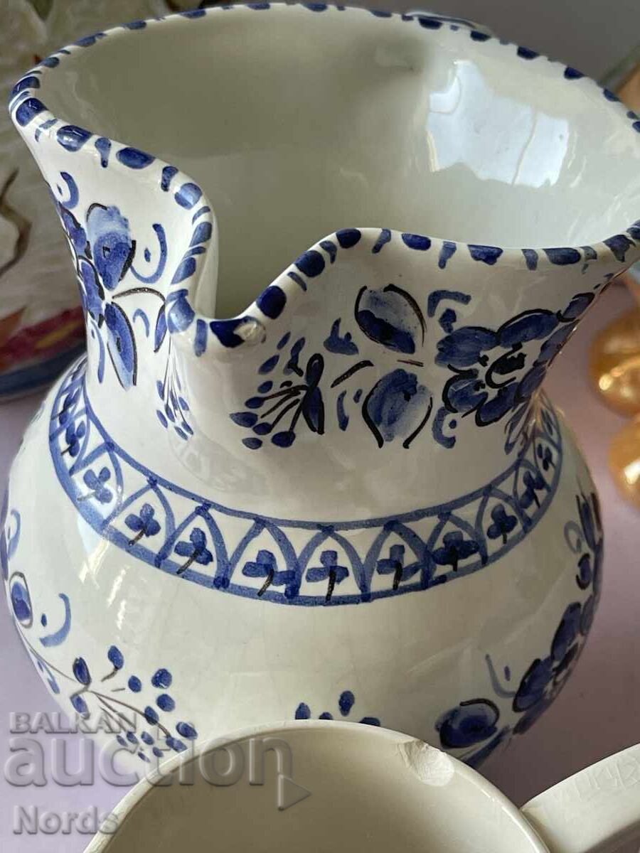 Porcelain lot of pitchers - 7 Porcelain lot of pitchers - 7