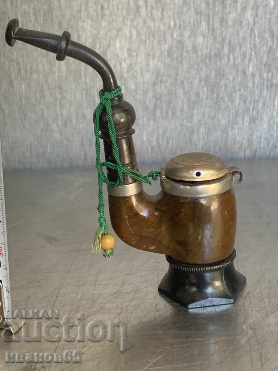 Auction  an old pipe