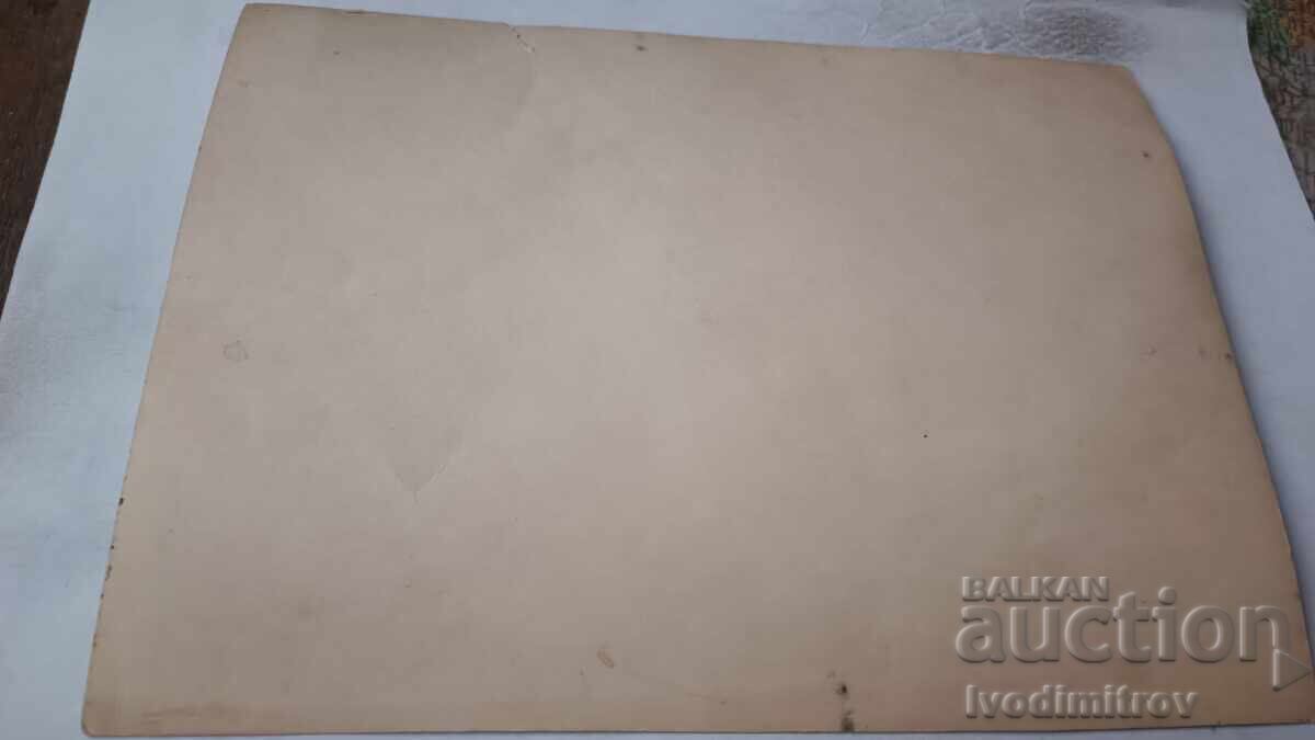 Φωτογραφία Τεσσάρων ανδρών στο μπαλκόνι με τιμή 1.85 BGN | € 0.95