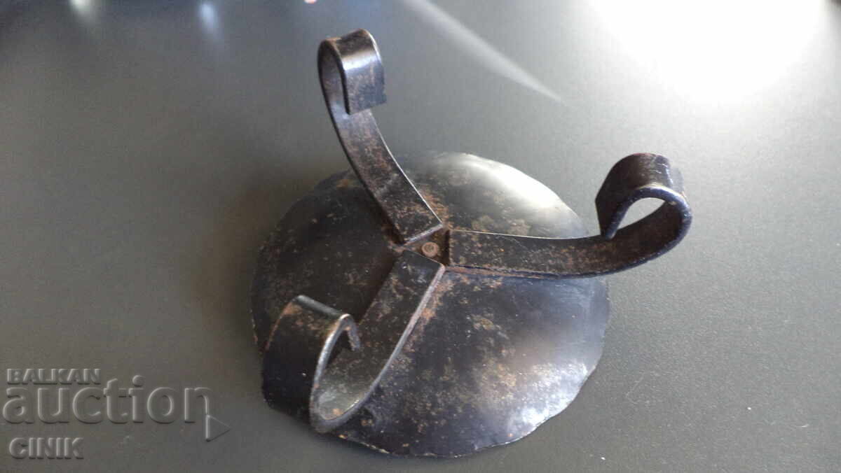 Σφυρήλατο κηροπήγιο με τιμή 10.00 BGN | € 5.11